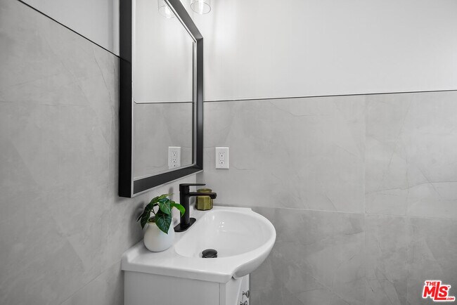 Building Photo - 3626 E 1st St