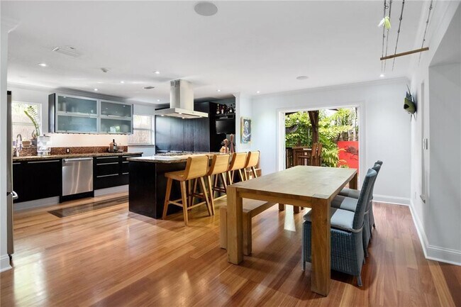 Building Photo - 2369 Overbrook St