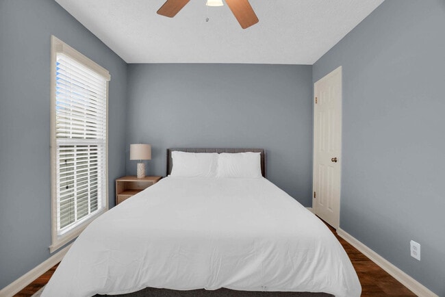 Building Photo - 6509 Enfield Mews