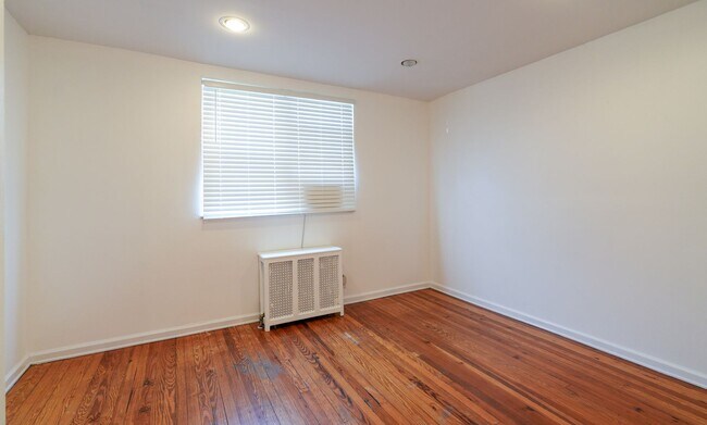 Building Photo - 2127 S Beechwood St