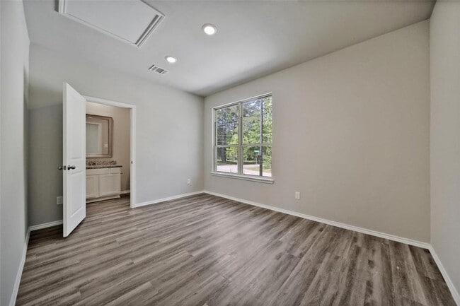 Building Photo - 1307 St Lawrence River Rd