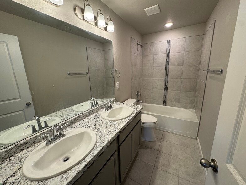 Building Photo - 5921 Mumford Dr