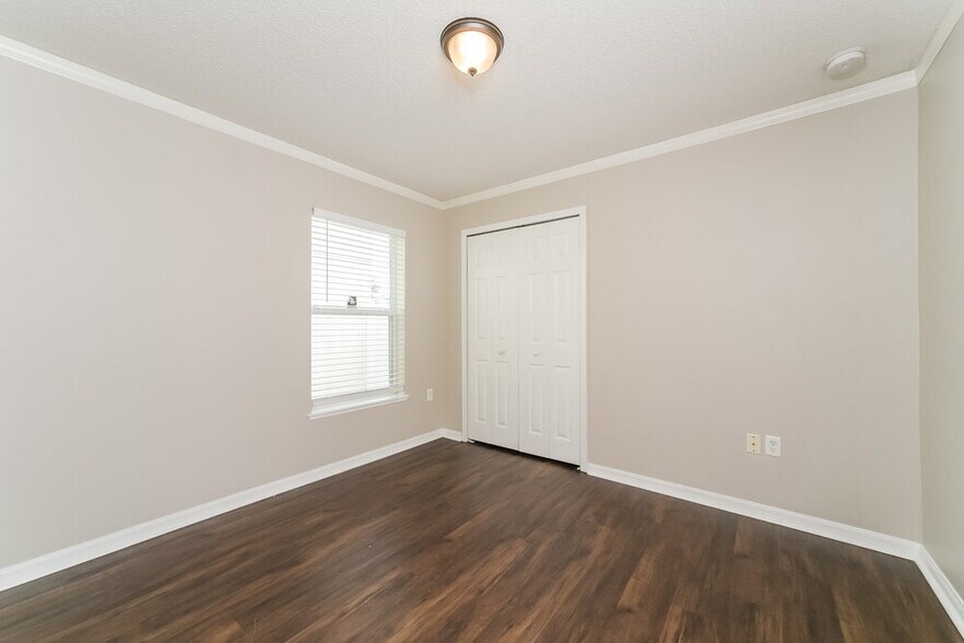 Building Photo - 5470 Silver Thistle Ln