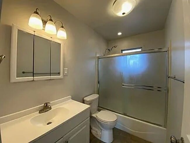 Building Photo - Sunny Seaside 3 Bedroom House -  December Move In Special $500 Off First Months Rent!