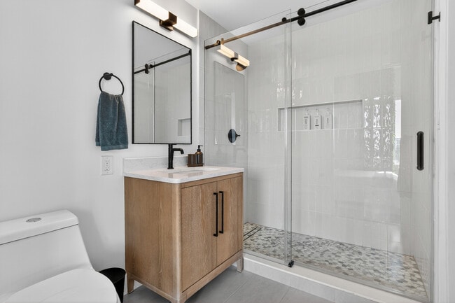 Building Photo - 10 SW South River Dr