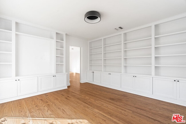 Building Photo - 949 S Muirfield Rd