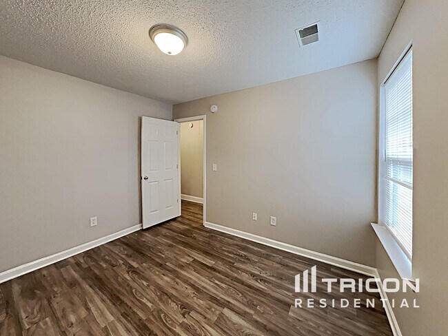 Building Photo - 209 Oakpointe Dr