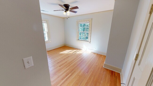 Building Photo - 508 Thomas Rd