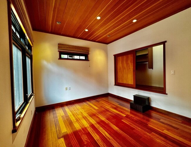 Building Photo - Private. Polished. Perfectly Larkspur.