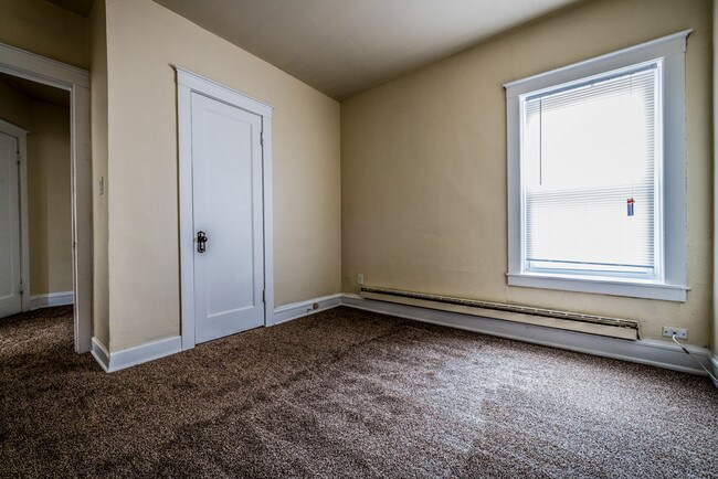 Building Photo - 10425-10429 S Vernon Ave