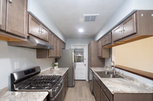 Building Photo - 5704 Leggett Ln