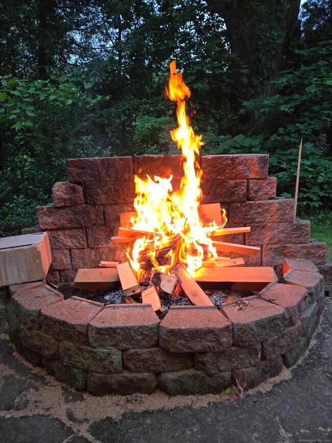 Building Photo - 913 Pleasant Valley Rd