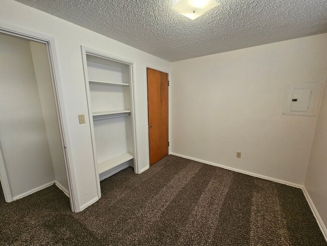 Building Photo - 1104-1106 S Grand Dr