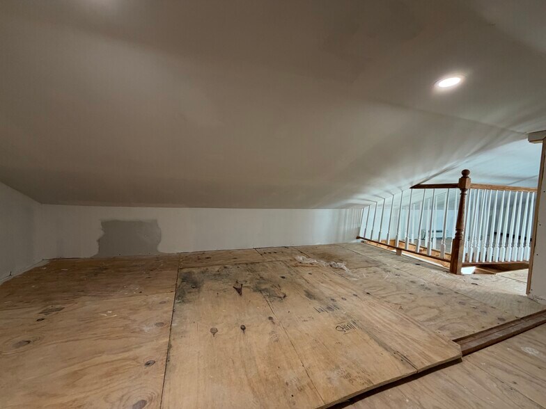 Building Photo - 132 Oakfield Ave