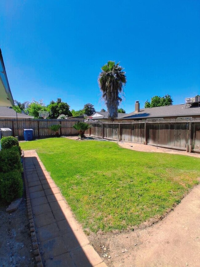 Building Photo - Updated Single-Story 3BR Home with Spacious Living Areas & Convenient Location!