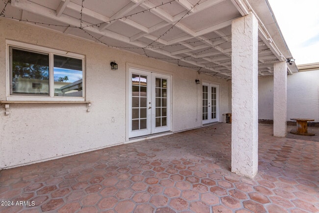Building Photo - 7820 E Vernon Ave