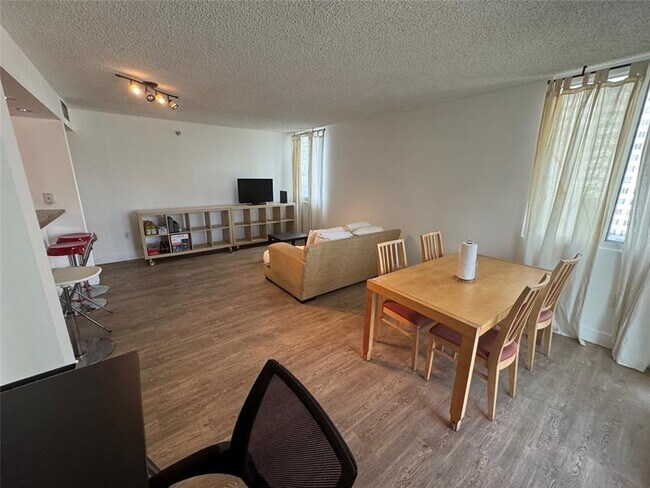 Building Photo - 850 N Miami Ave