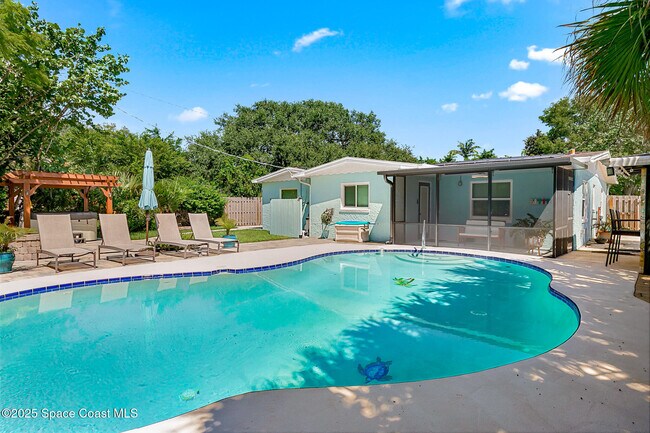 Building Photo - 285 Le Jeune Dr