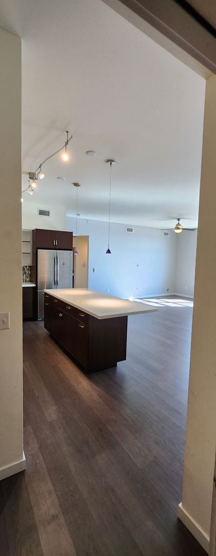 Building Photo - Modern 2 Bed/2 Bath Condo in Vibrant Fort ...