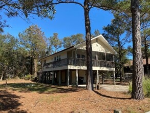 Building Photo - Centrally located home at Milepost 6