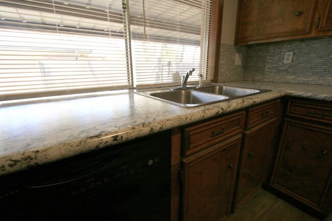 Building Photo - 2301 Raintree Dr