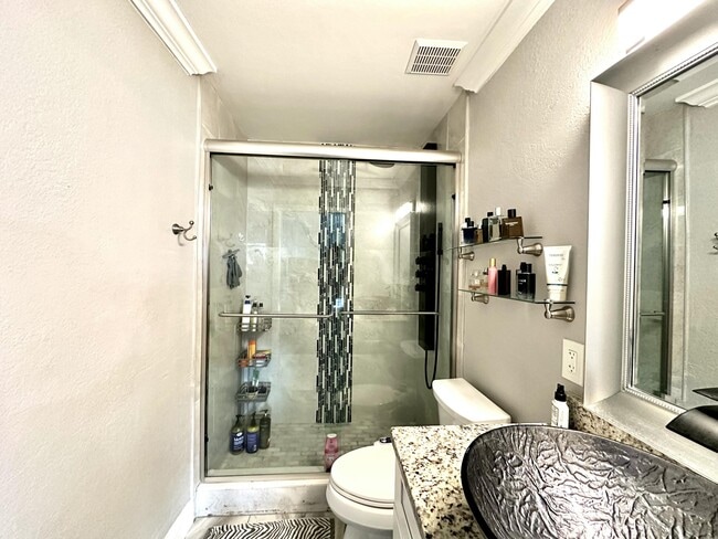 Building Photo - 2638 Gately Dr E