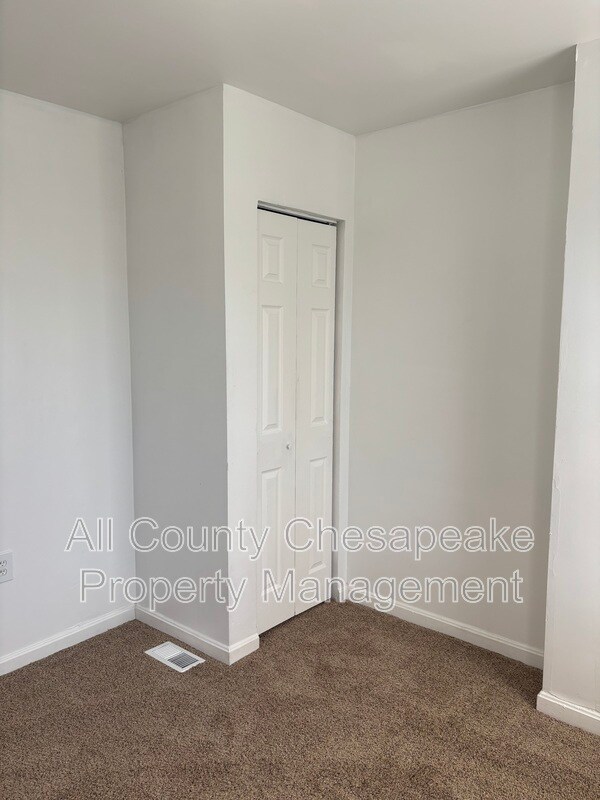 Building Photo - 2023 W Lanvale St