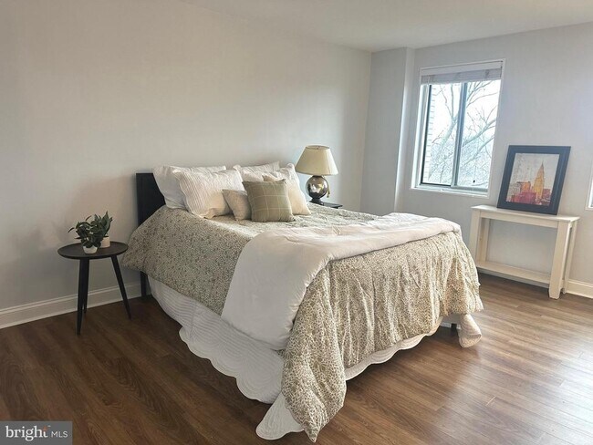 Building Photo - 8315 N Brook Ln