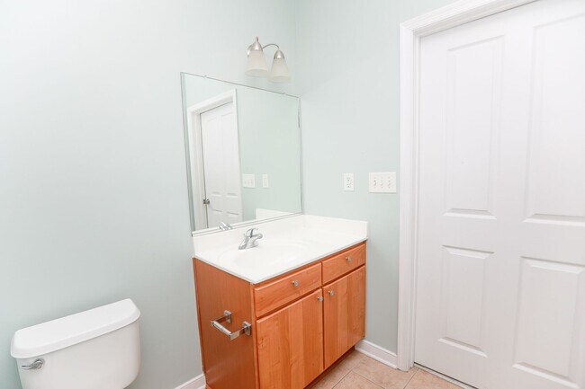 Building Photo - Downtown Norfolk Condo