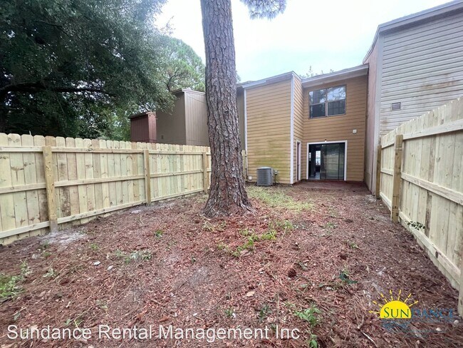 Building Photo - 2 br, 1.5 bath House - 217 Oak Street SE U...