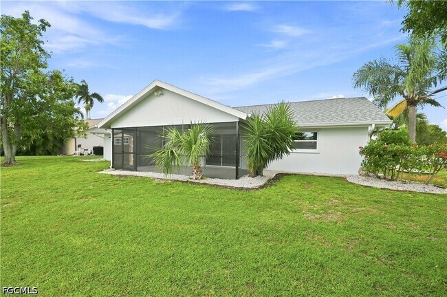 Building Photo - 903 SE 20th Ct