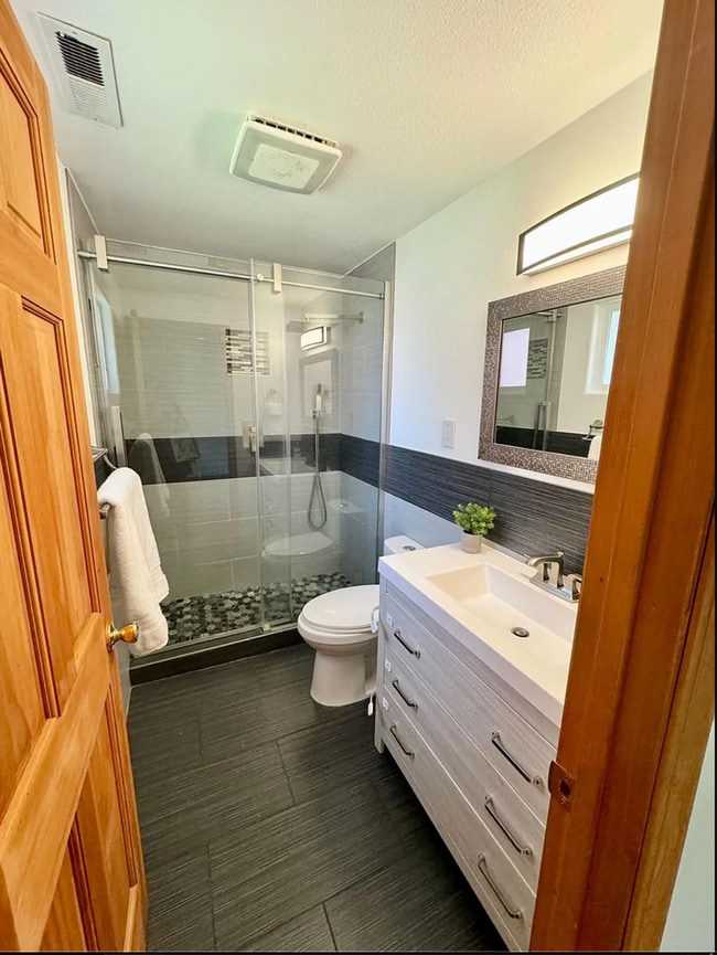 Building Photo - Charming 3 Bed/2 Bath Single Family Home i...