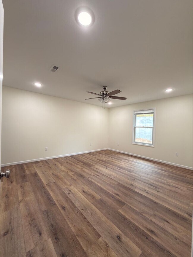 Building Photo - 3032-MF3-E4