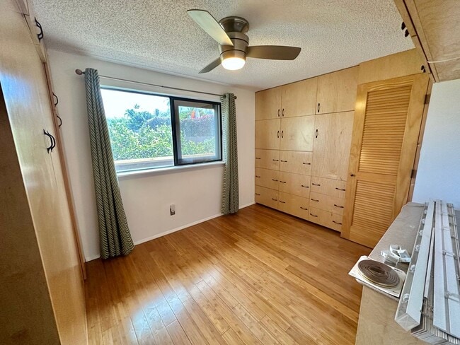 Building Photo - New partially furnished 2 bedroom / 2 bath...