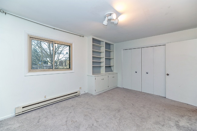 Building Photo - 4682 Huron Hill Dr