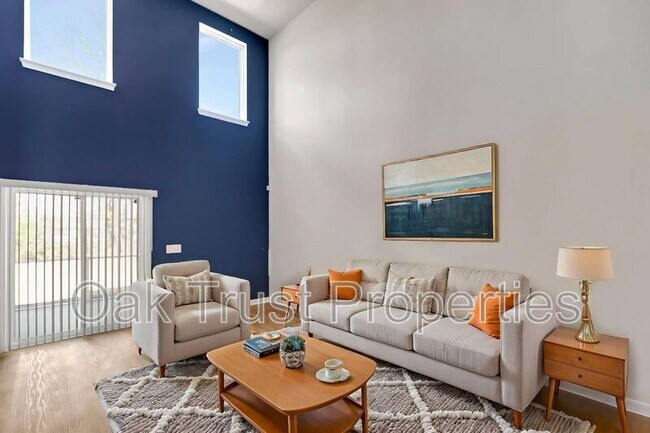 Building Photo - 703 Hilchot Dr