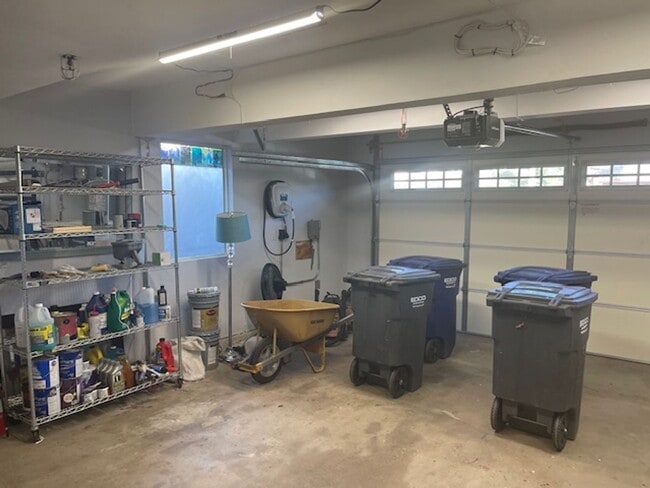 Building Photo - Great Escondido Rental