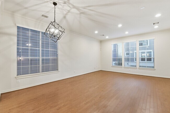 Building Photo - 3209 Clearview Cir