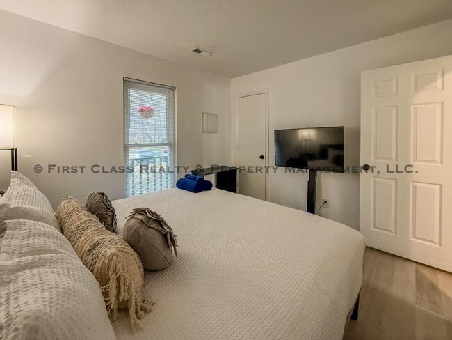 Building Photo - 5819 Woodrock Ct