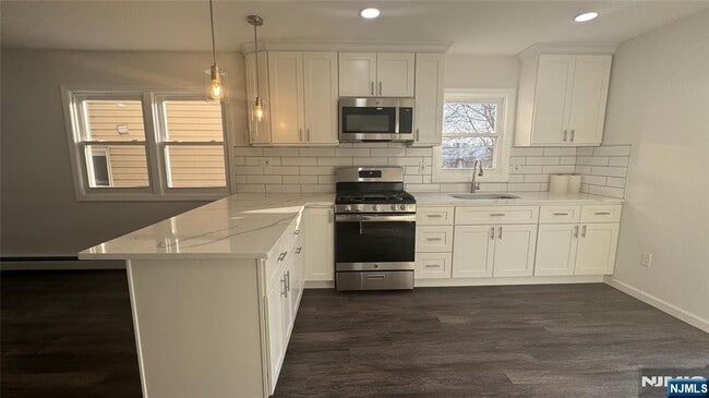 Building Photo - 31 Chestnut St