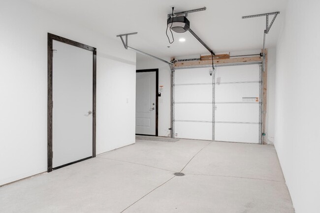 Building Photo - 2949 Aspen Dr