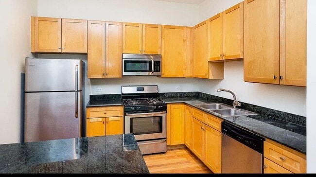 Building Photo - 441 W Blackhawk St