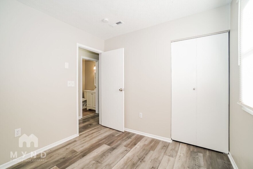 Building Photo - 1484 Willow View Dr