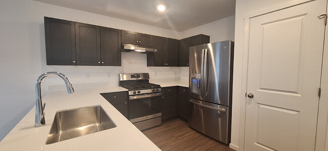 Building Photo - 3 Bedroom 2 Bathroom New build House