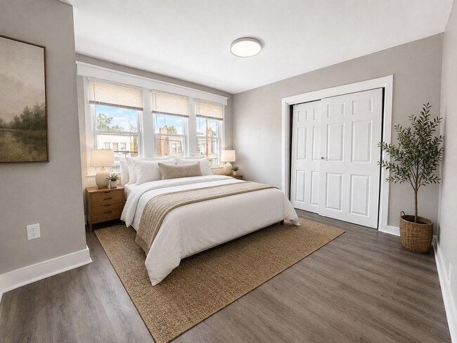 Building Photo - Spacious 3-Bedroom Rental with Front Porch, Backyard & Basement