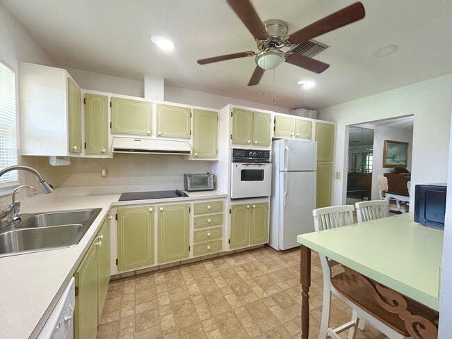 Building Photo - 5780 Fernley Dr W