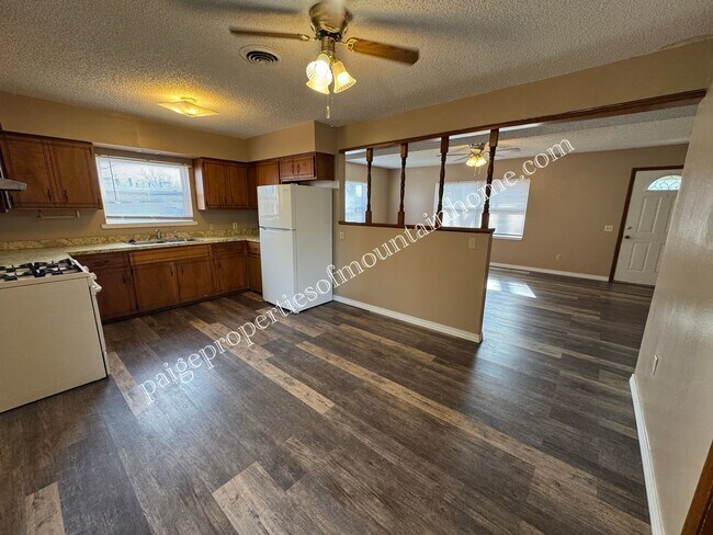 Building Photo - 1842 Buzzard Roost Rd