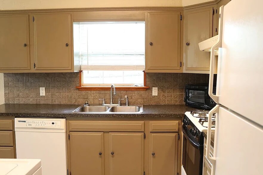 Building Photo - 801 S Hester St