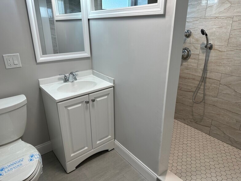 Building Photo - 35 Trapelo Rd