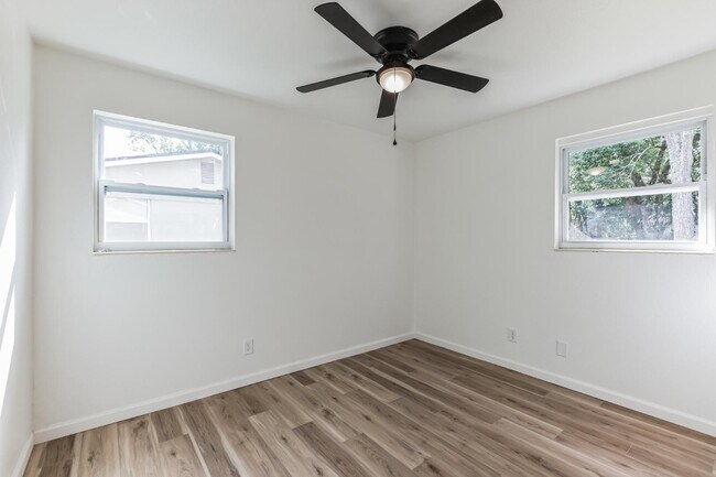 Building Photo - 4818 Dallen Lea Dr